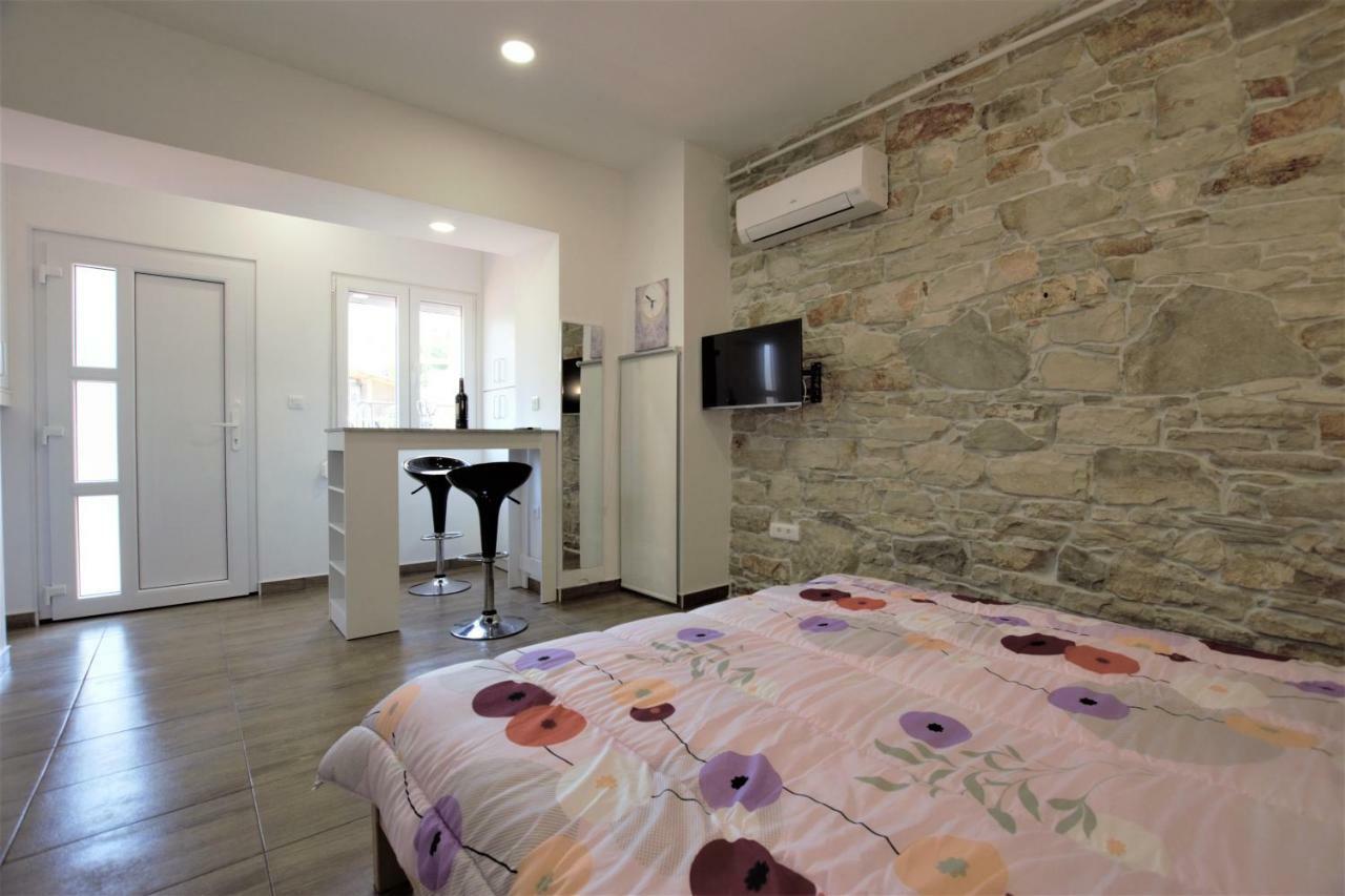 Studio Apartman Danijela Pula Exterior photo